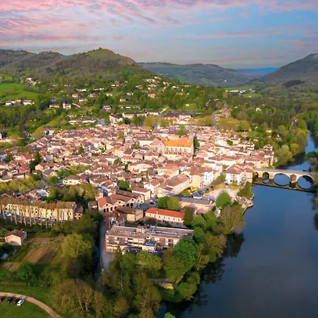 La Maison Aux Volets Bleus * Le Riols